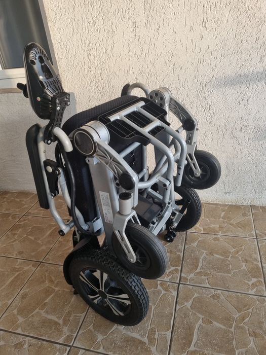 Scaun rulant electric pliabil. (carucior electric, scaun cu rotile)