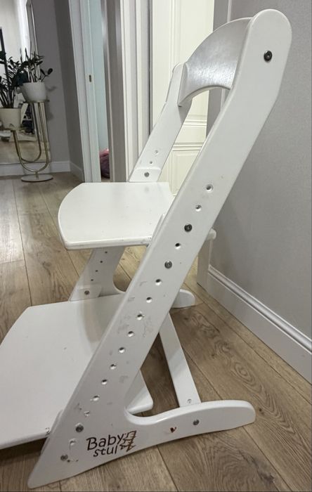 Растущий стул из дерева