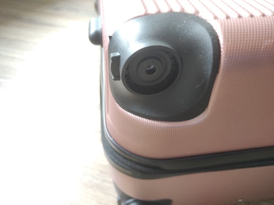 Valiză roz cu roți detașabile