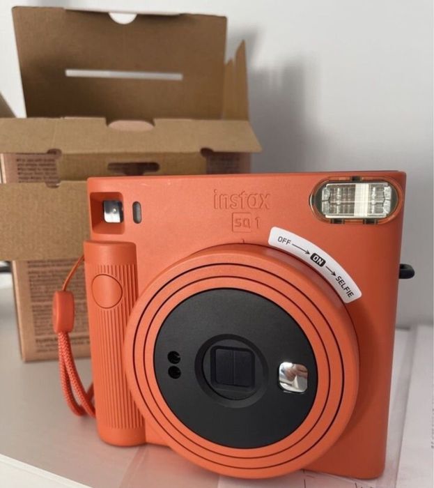 Фотопарат Instax SQ1