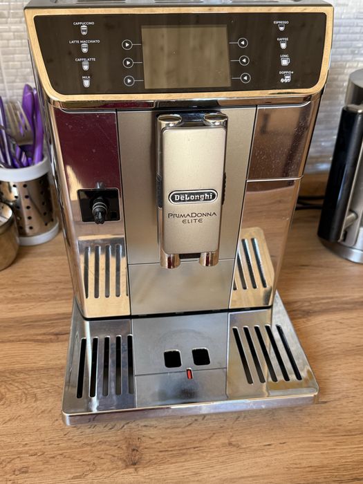 Кофе-машина Delonghi PrimaDonna Elite