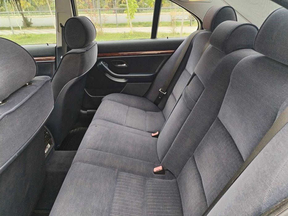 Продам BMW e39, 523i
