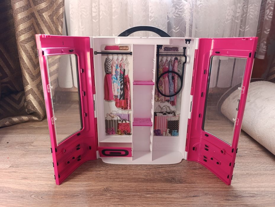 Шкафы для кукол Барби