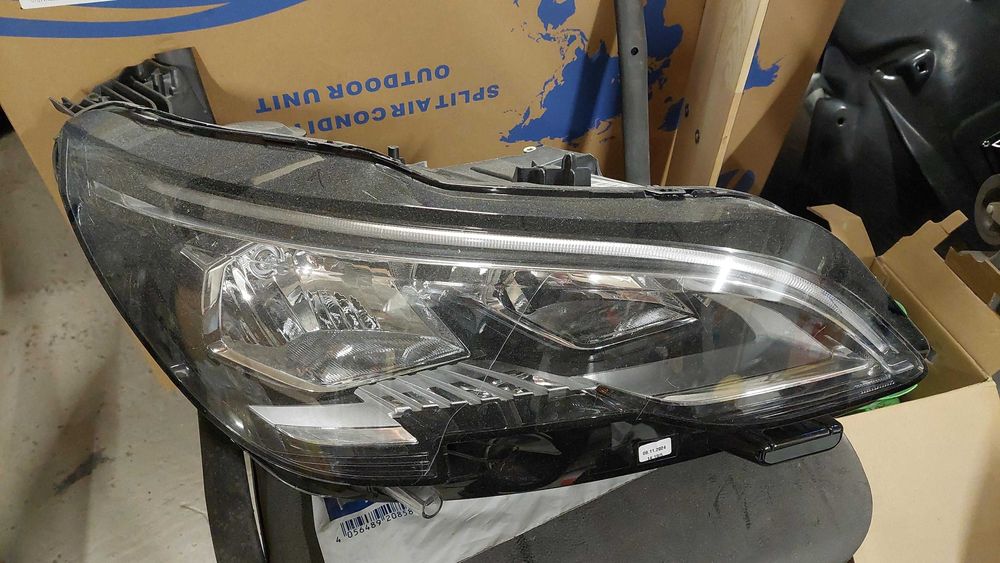 Фар ляв/ десен за Пежо 3008, 5008 2024 година