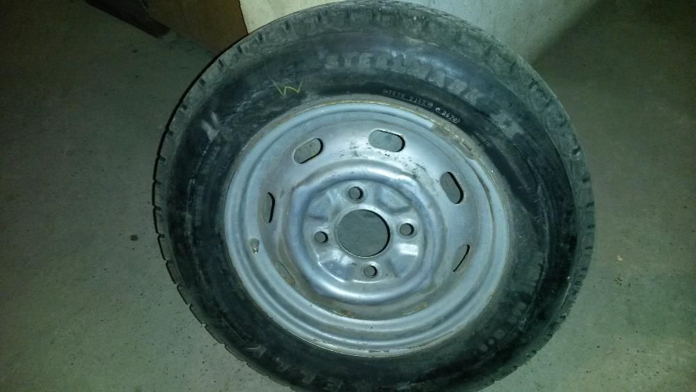 Автомобилни гуми с джанти