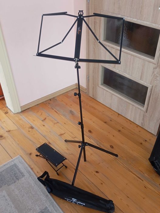 Стойка за ноти, тунер и стойка за крак