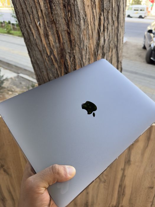 Macbook m2 pro 8/256 full komplekt