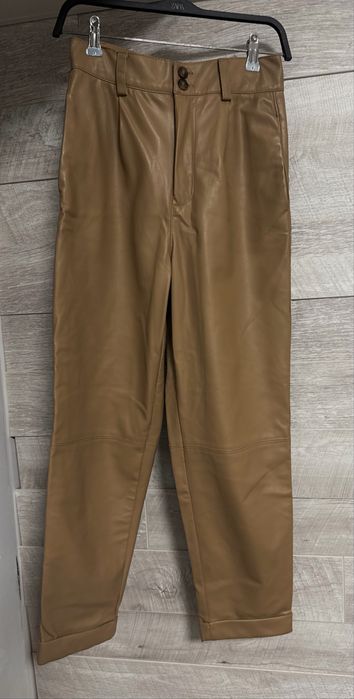 Кафяв кожен панталон Zara