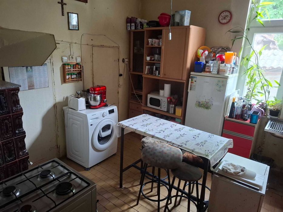 Casă părintească de vanzare. Preț 140000 Euro.