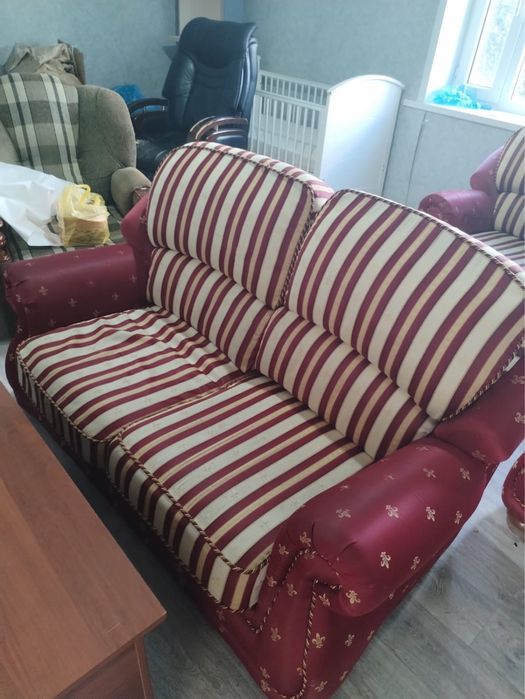 Продам комплект мебели