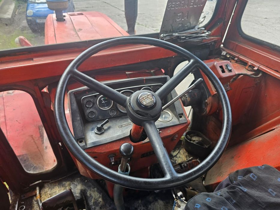 Tractor Universal 650