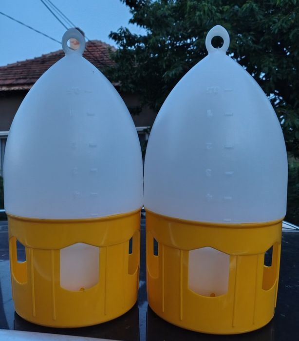 Глинени поилки хранилки за птици,гълъби папагали, пилета кокошки зайци