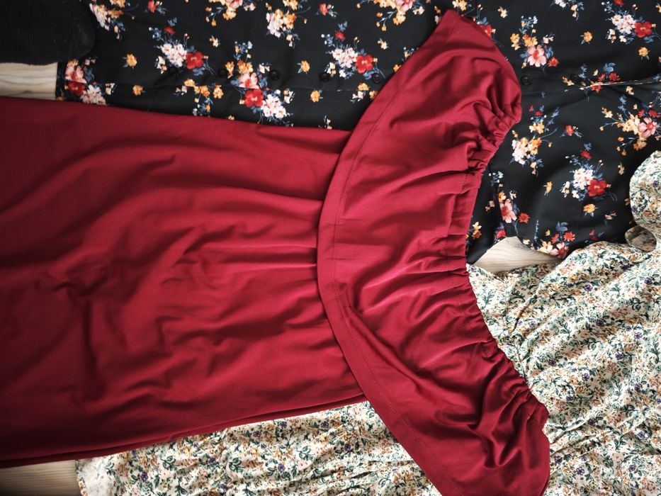 Рокли размер М по 6 евро за брой