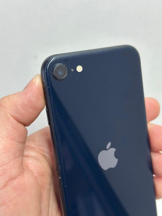 Продам Айфон Se 20 64г