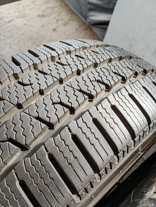 Почти нови 2бр.215/70/15С Maxxis dot1924