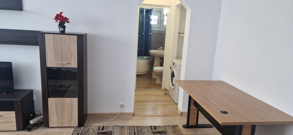 Închiriez apartament centru
