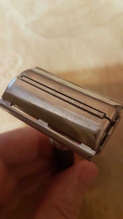 Продавам самобръсначка Gillette Super Adjustable 109