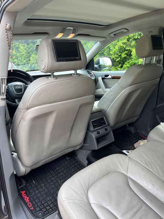 Vând  Audi Q7 3.0