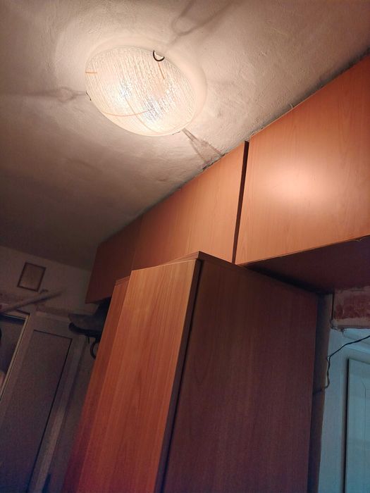 Подарявам три шкафчета