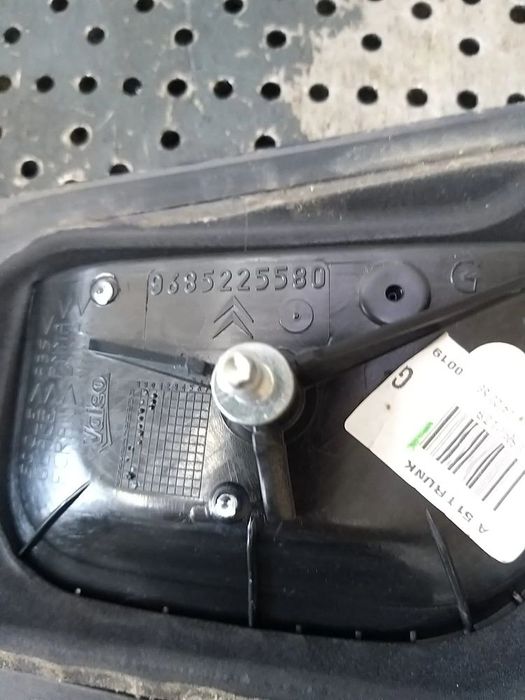 Stop tripla lampa stanga haion citroen c3 2 9685225580