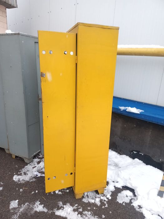 Металлические шкафы 3шт