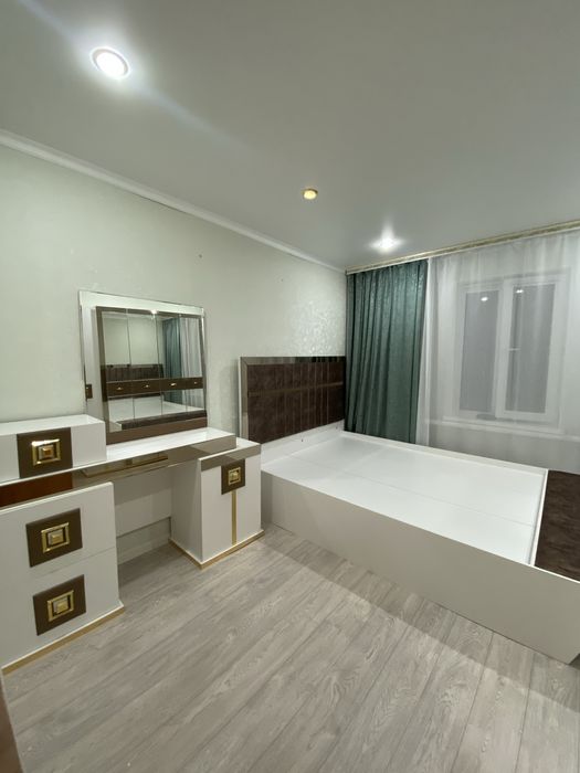 Продаю спальный гарнитур