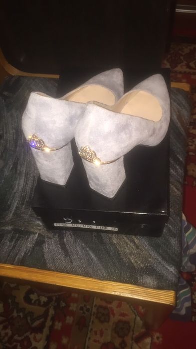 Продам туфли,замшевые