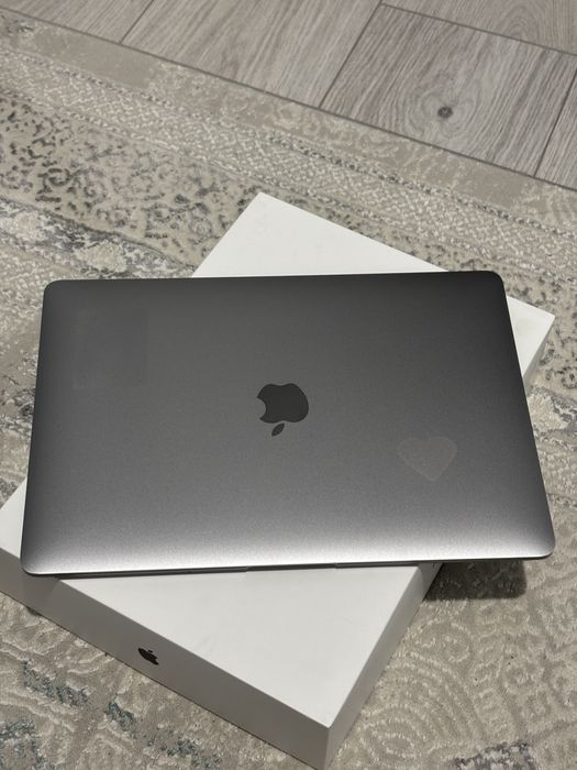 MacBook Air M1 8/256