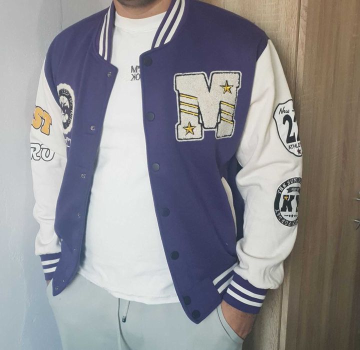 Колежанско яке, мъжки дънки (ИТ)