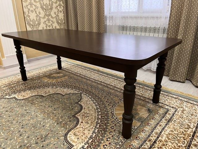 Стол для гостинной