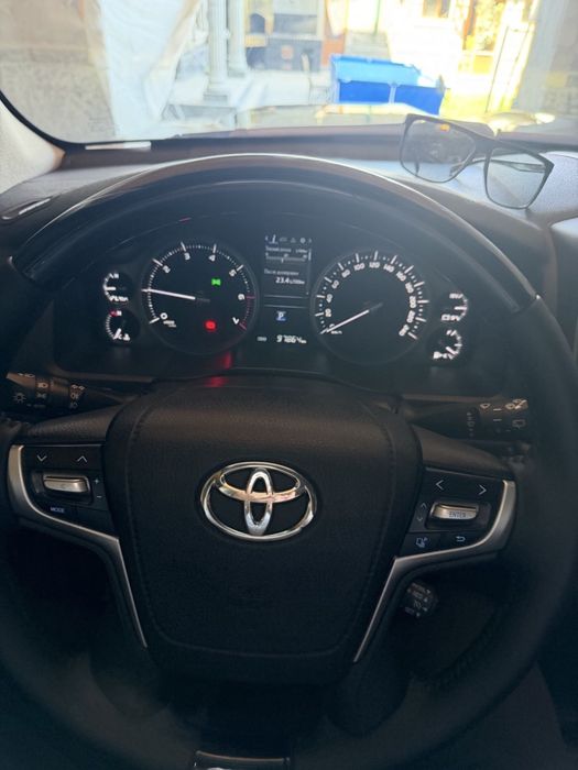 Toyota land cruiser 200