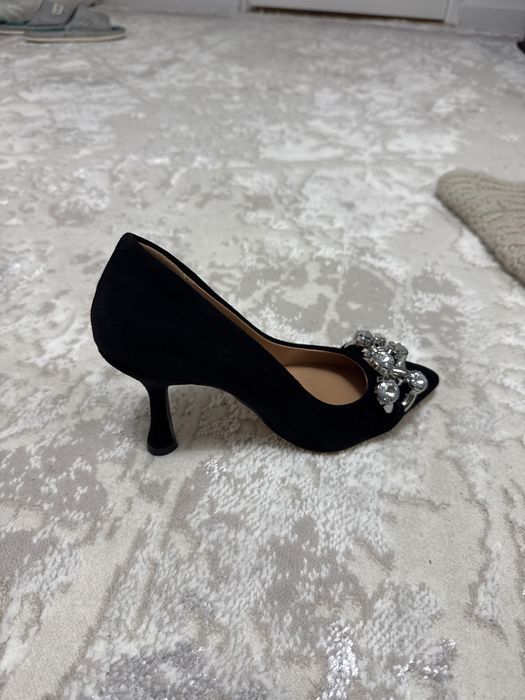 Продам каблук черный 35размер новый!