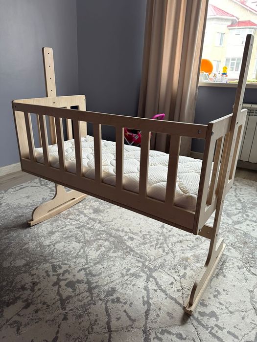 Кроватка с матрасом