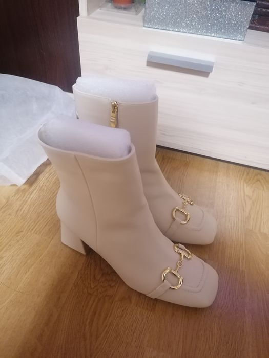 Нови бежови боти  41 н.