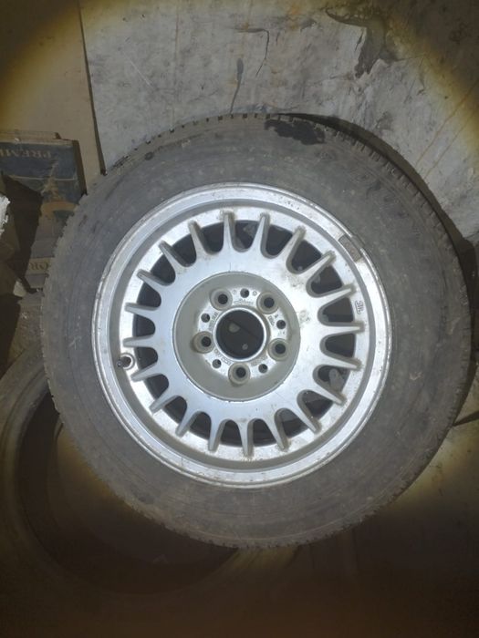 Продам диск с резиной от БМВ е34