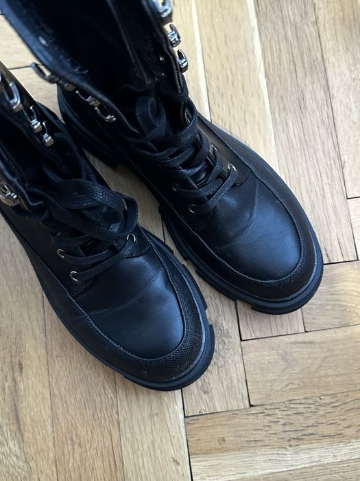 Топли боти, носени броени пъти