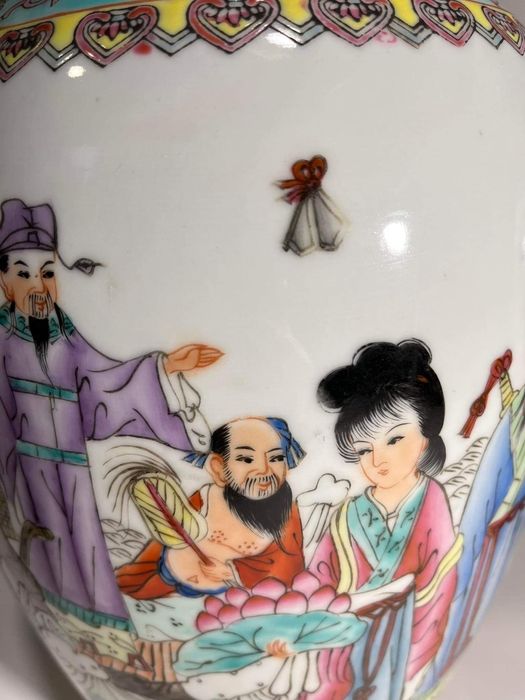 Двойка големи, китайски, порцеланови вази Qianlong Famille Rose Mand