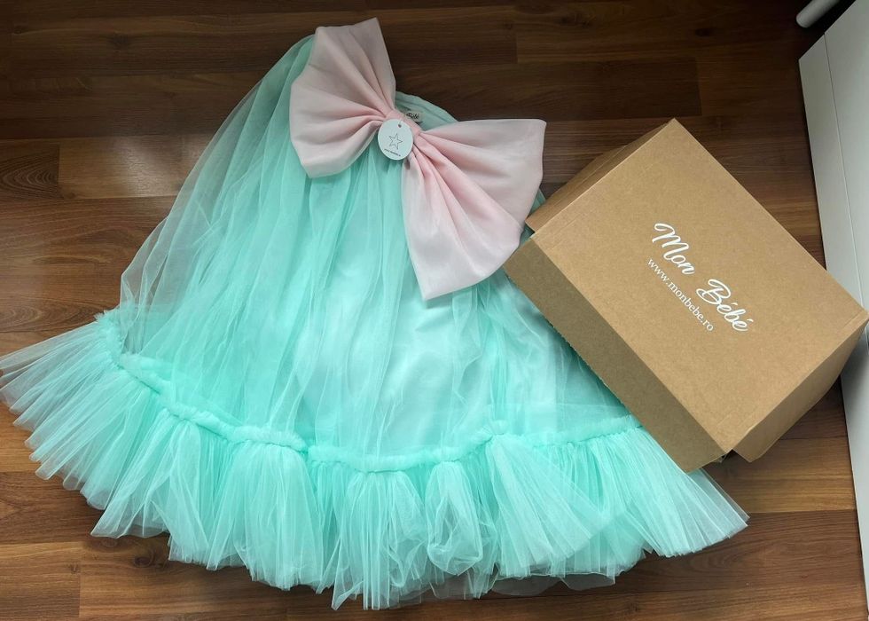 Rochita Monbebe noua cu eticheta