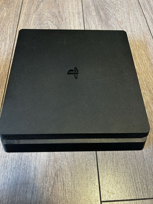 Ps4 slim+1controler ,dock incarcare ,5jocuri