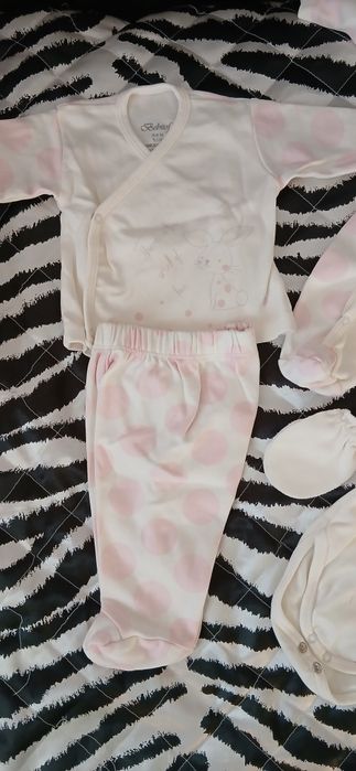 Комплект DKNY бебе 0-3 м нови