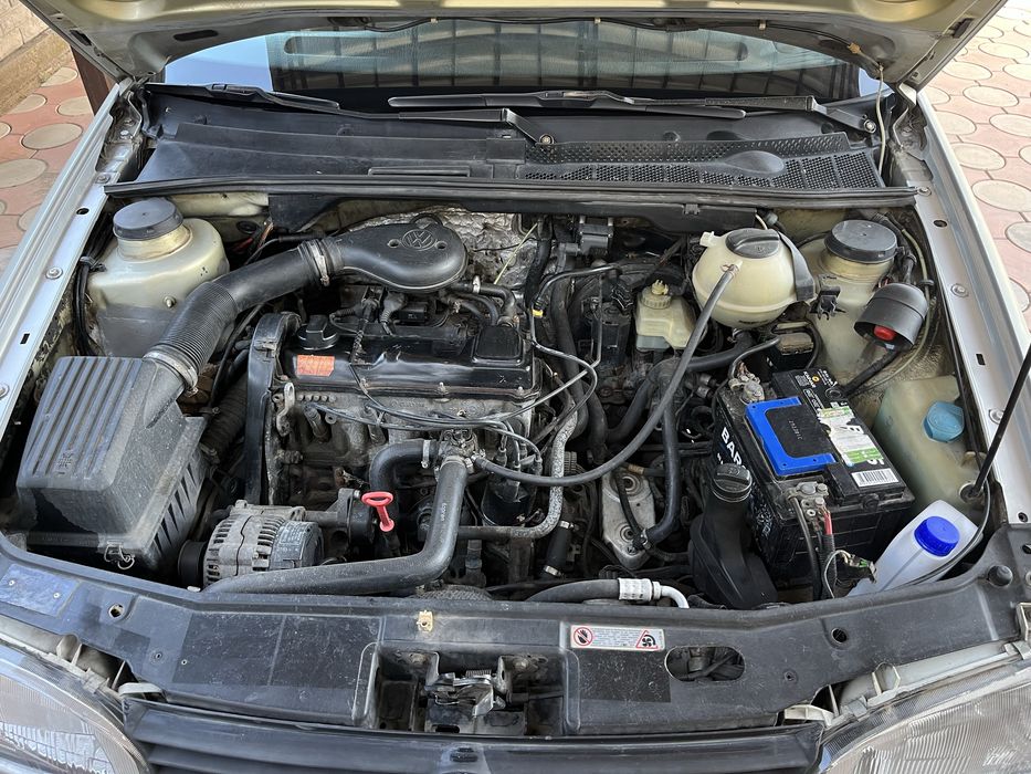 Volkswagen Golf.)