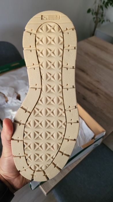 Продавам ботуши от ест. кожа на Puma