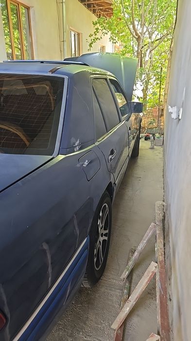 W124, Mersedes Daimler