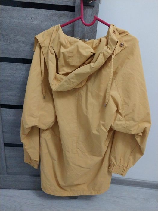Плащ жёлтый, хорошего качества