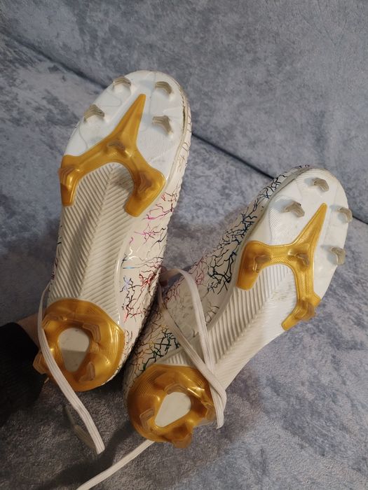 Футболни бутонки