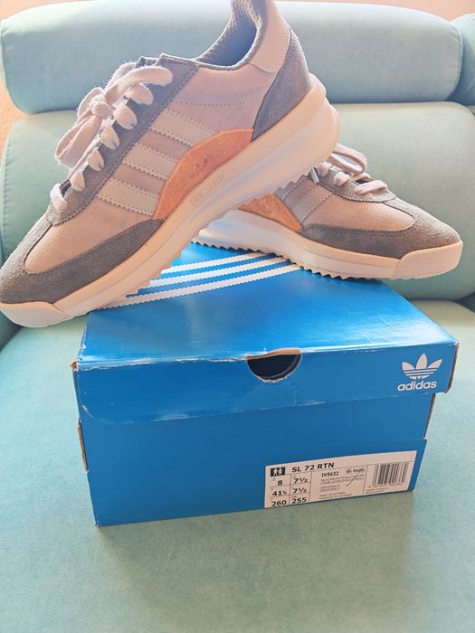 Маратонки Adidas .