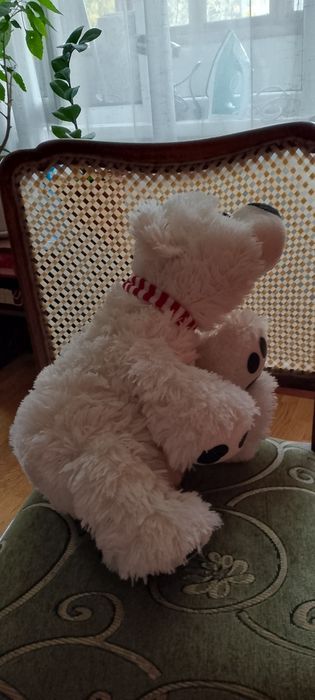 Мягкая игрушка белый медведь.