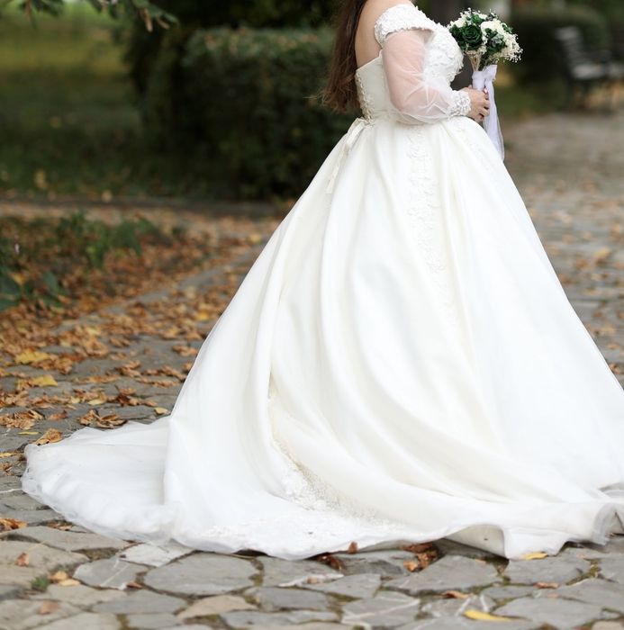 Rochie mireasa deosebita