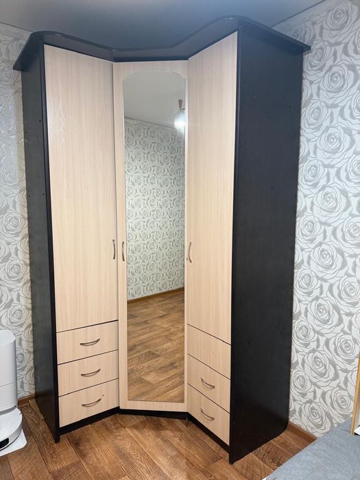 Продам шкаф угловой