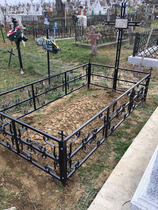 Grilaj mormant simplu sau dublu